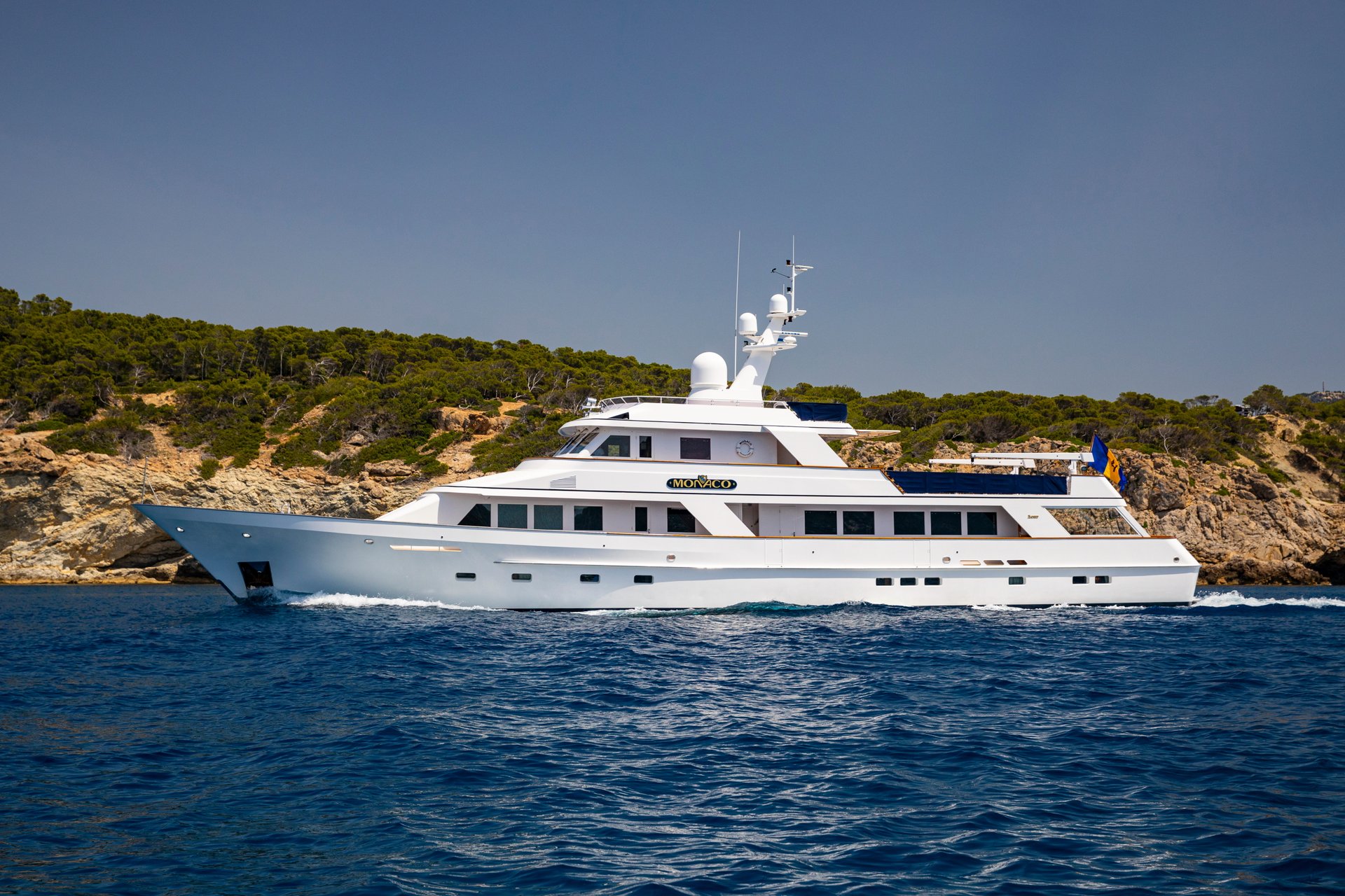 Monaco Yacht Shot L015