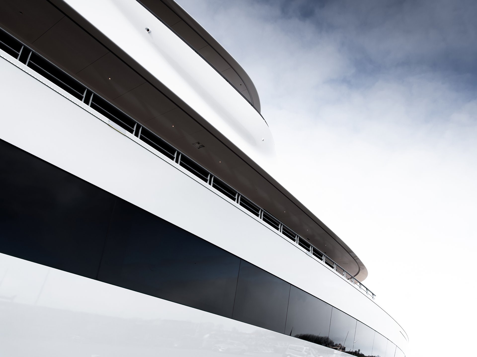 Feadship Moonrise launched 13