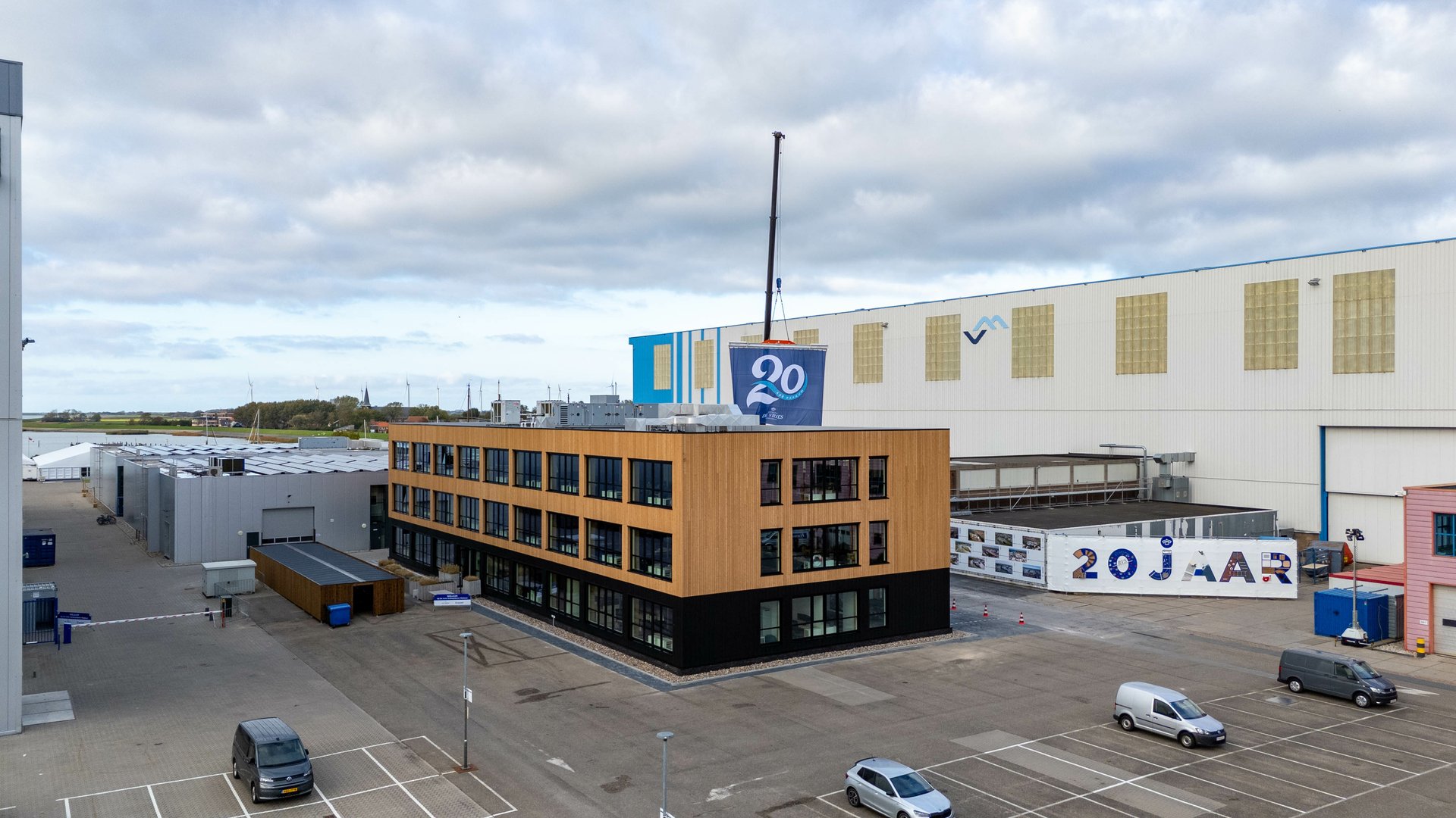 Hal A en kantoorgebouw