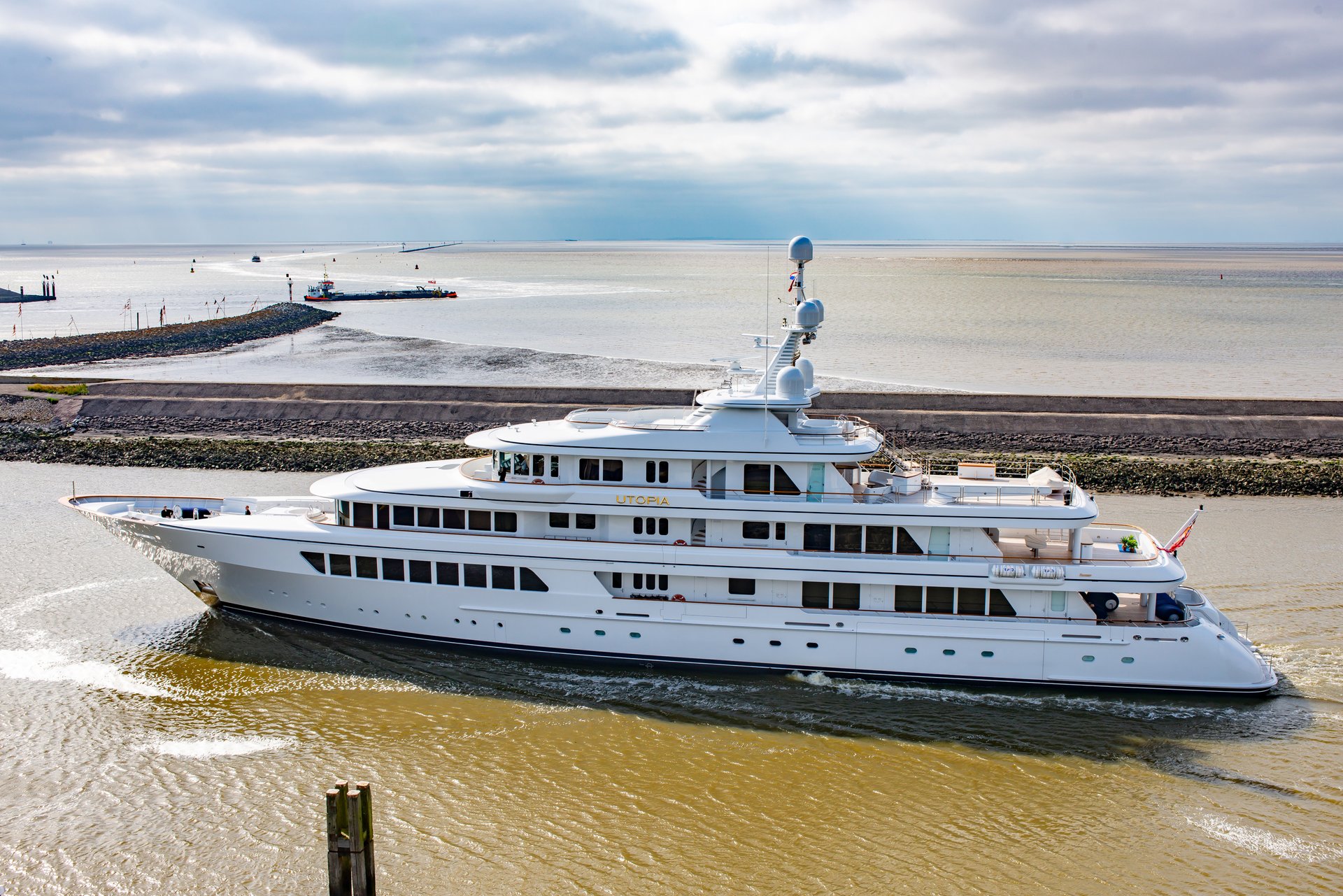 Utopia Copyright Feadship 01