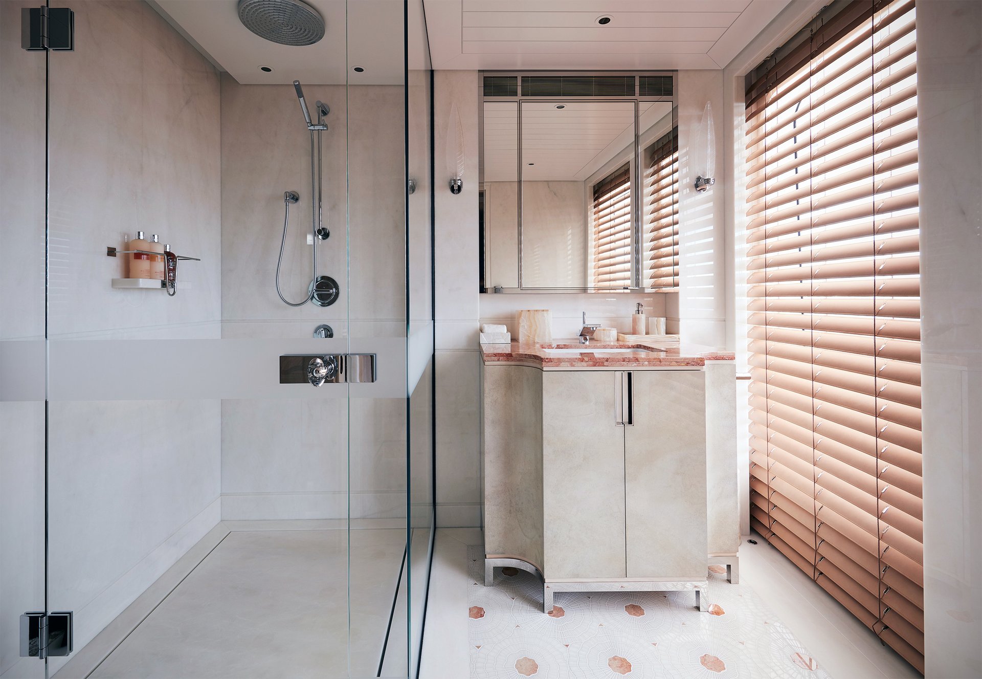 Joy – Owners bathroom 01 hers