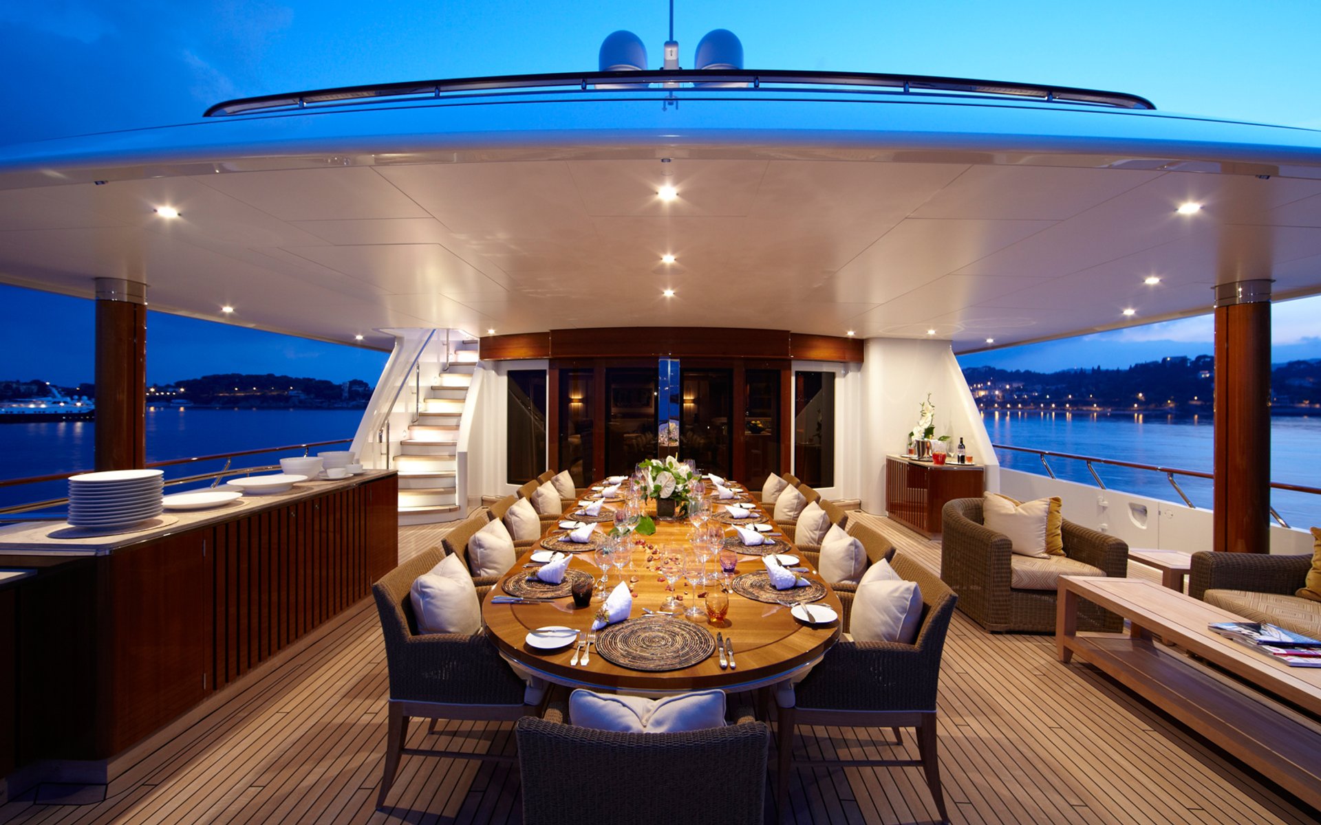 Lady Britt Perfect Hostess 3