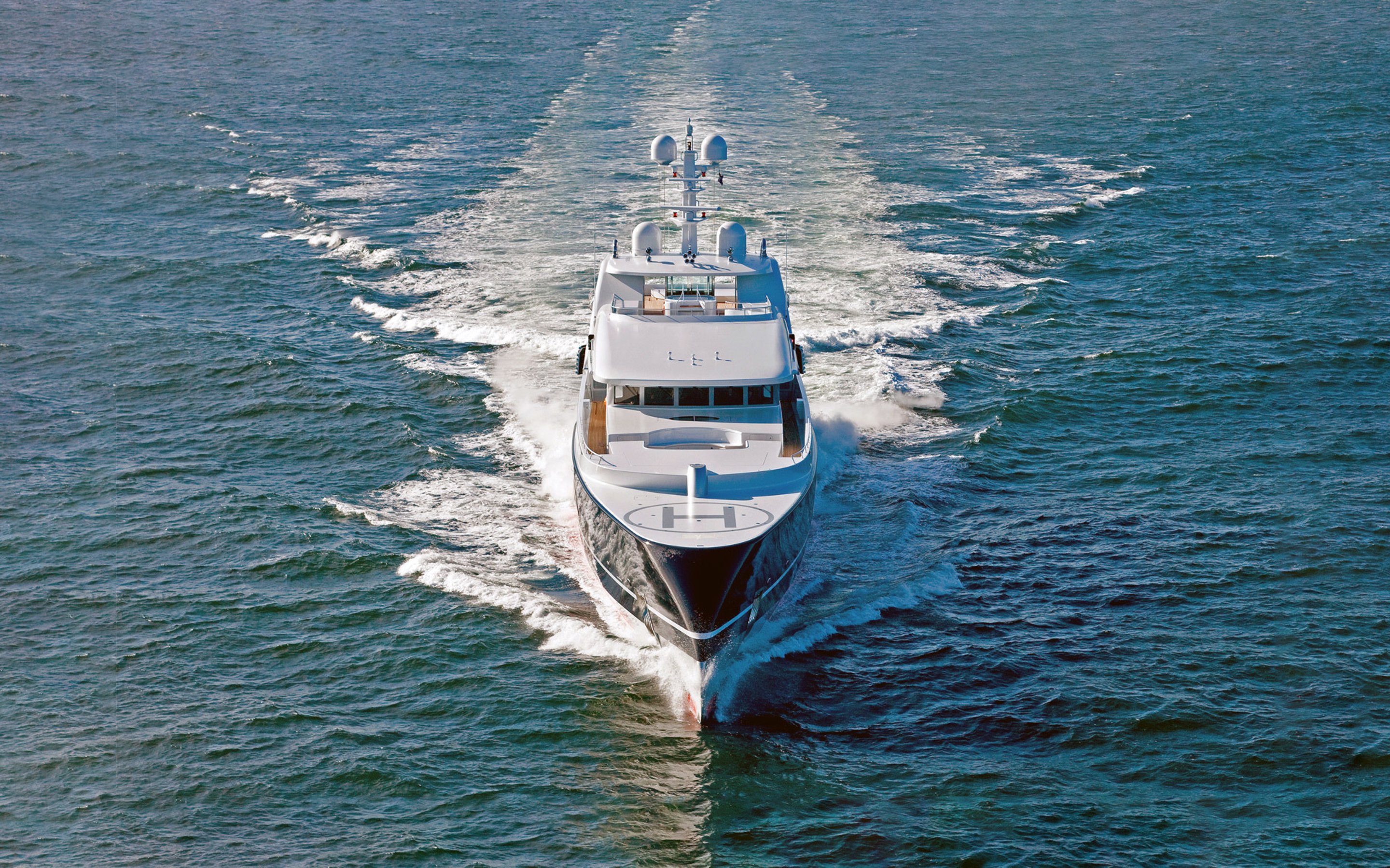 Predator exterior 5 1920x1200