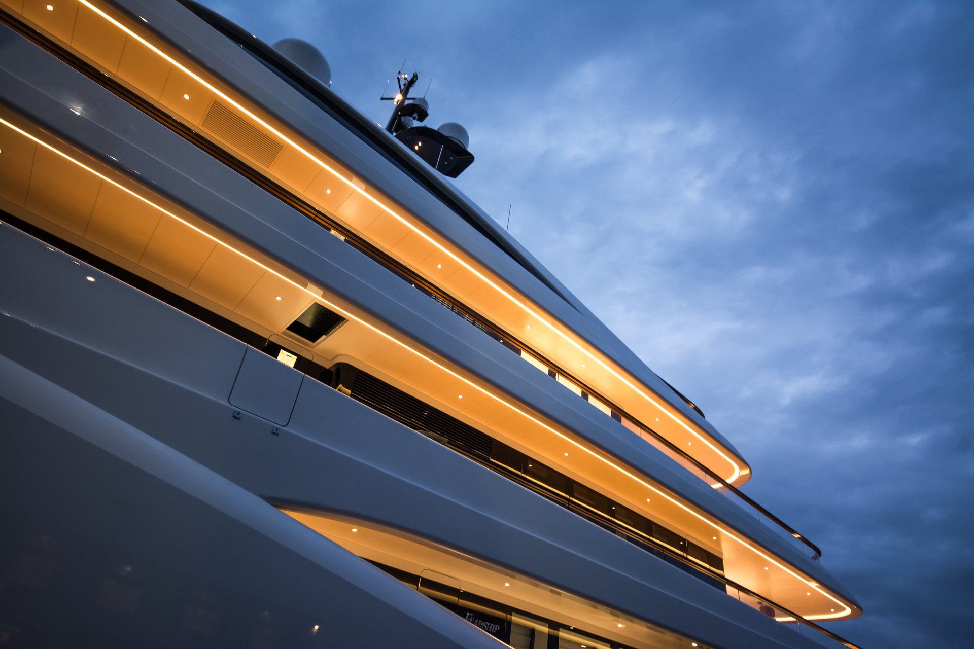 Vertigo Copyright Tom Van Oossanen Superyachtphoto 14