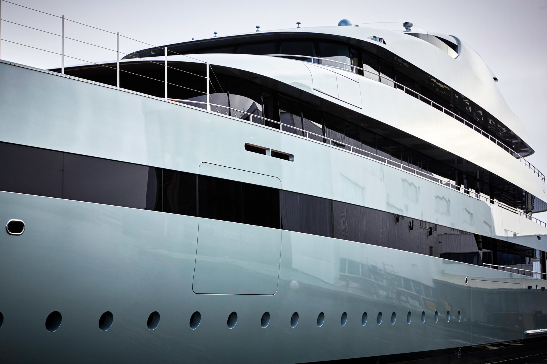 06 Feadship Savannah launch graded