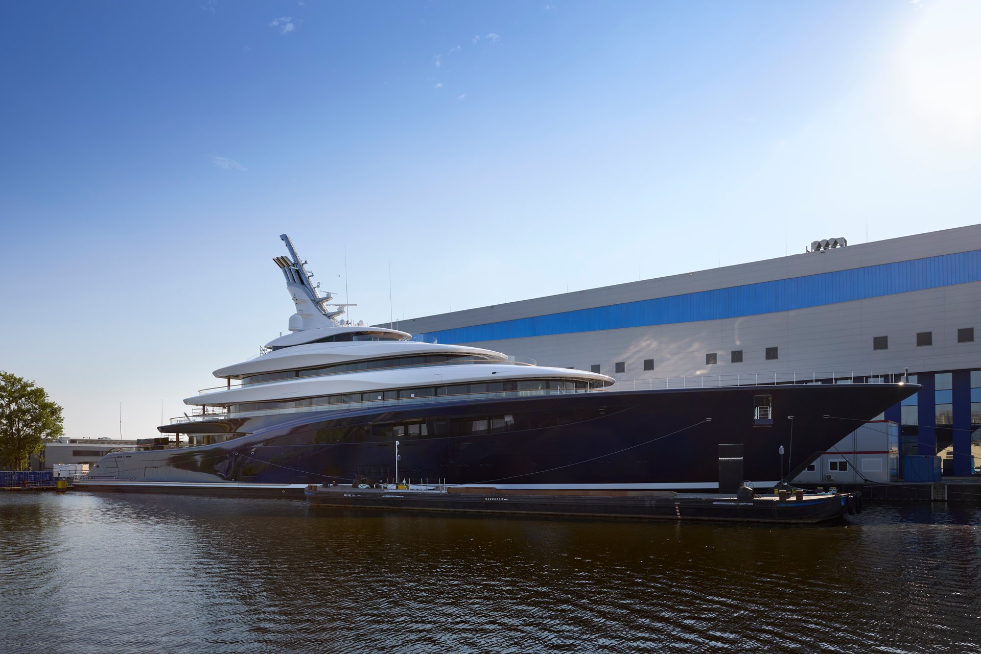 821 copyright Feadship 417