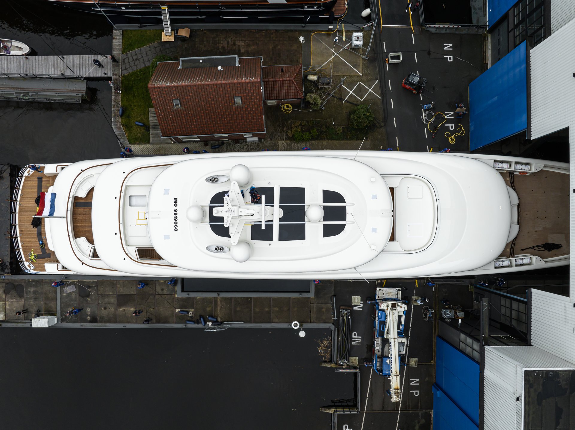 8230 copyright Feadship 0366