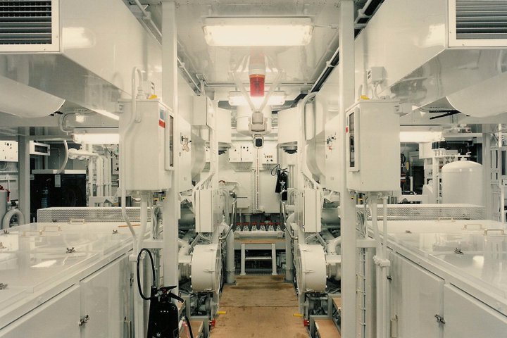 48 Double Haven Interior Engine Room