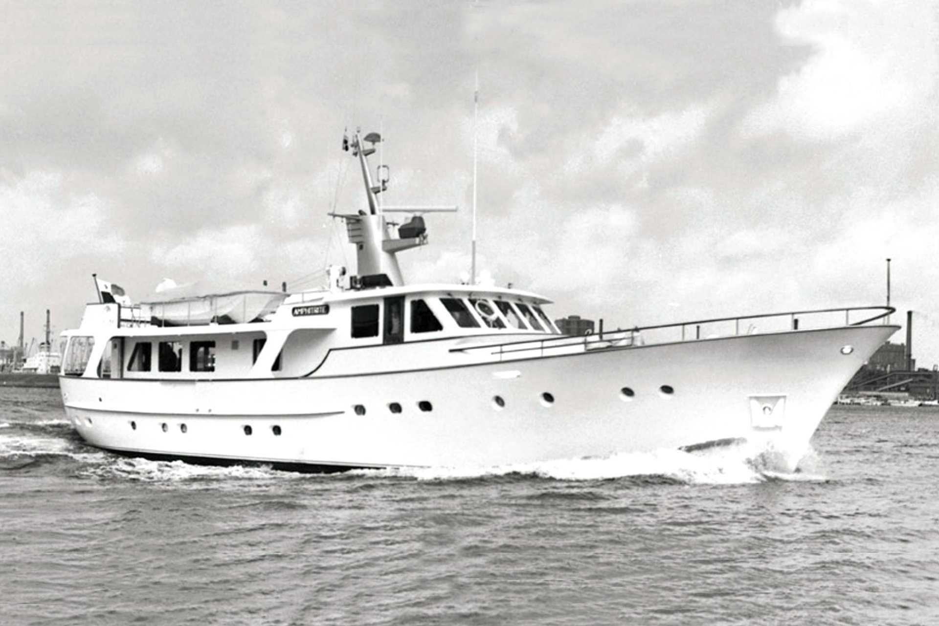60 Amphitrite Exterior Amphitrite Rs1