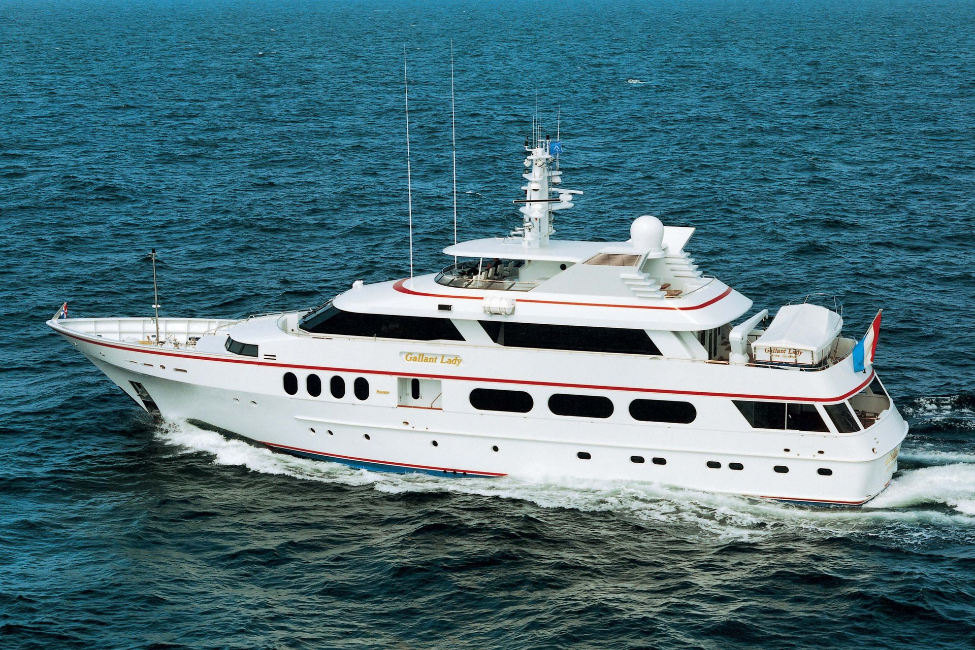 111 Gallant Lady Exterior Rs1