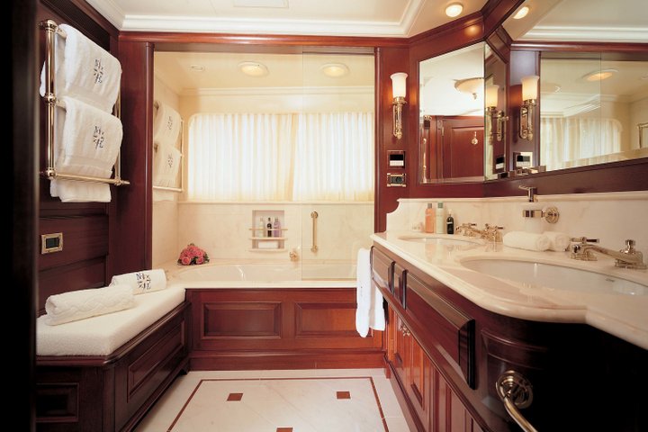 158 Northern Light Interior Owners Bathroom
