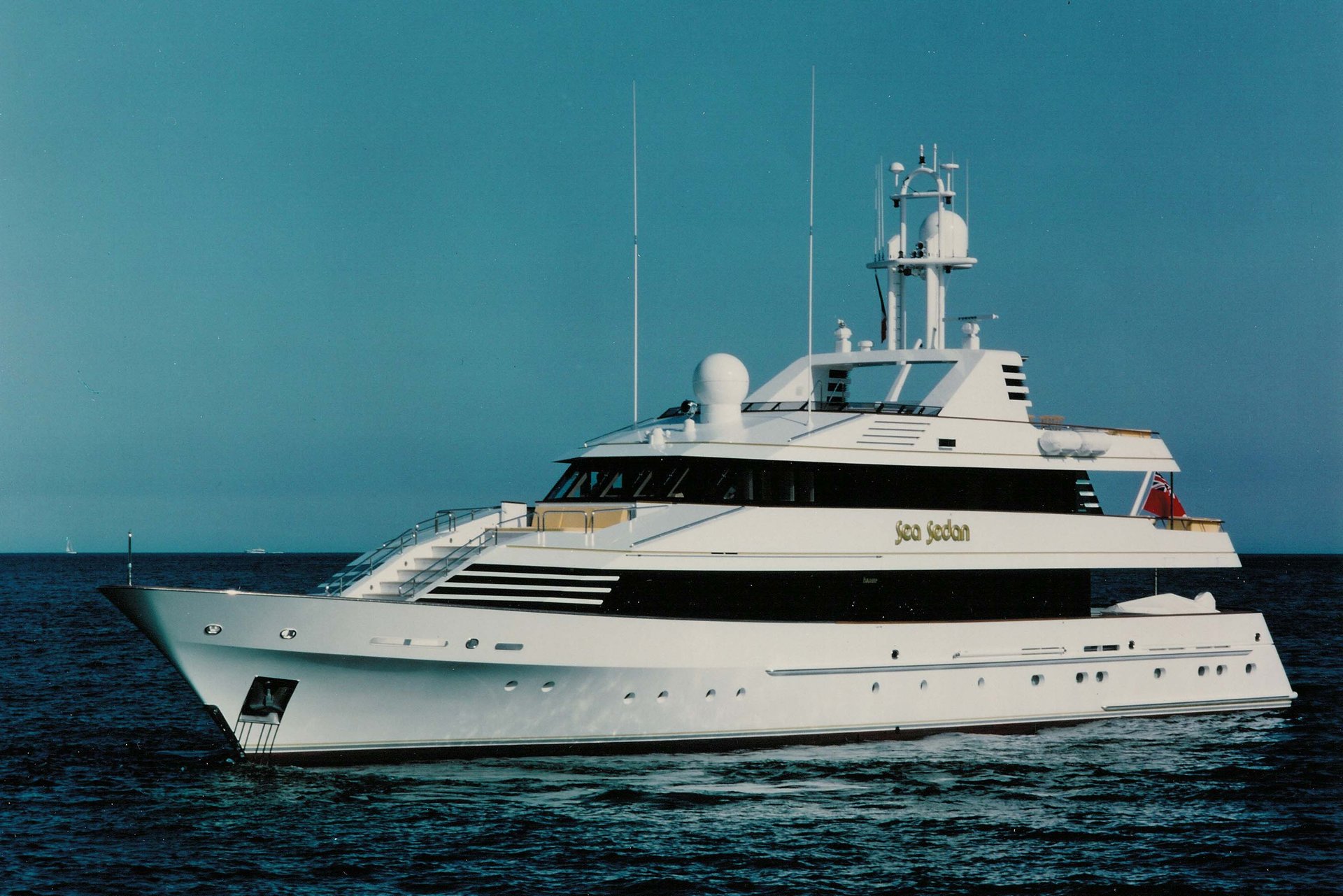 194 Sea Sedan Exterior Rs1