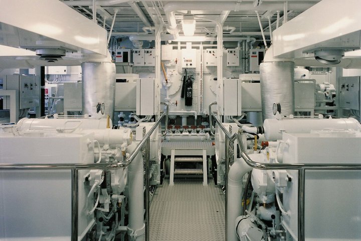 194 Sea Sedan Interior Engine Room
