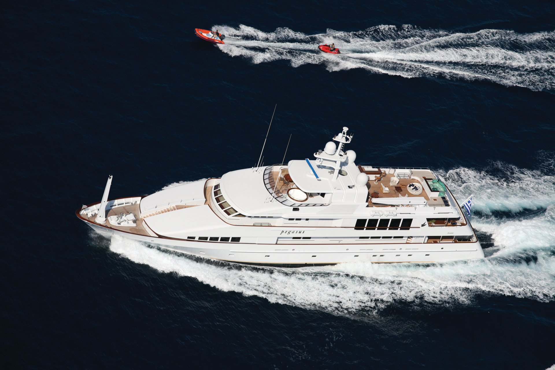 Feadship Pegasus running shot