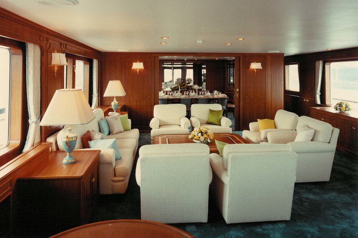 39 Confidante Interior Main Lounge