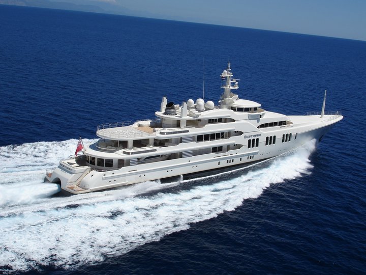who owns the blue moon yacht