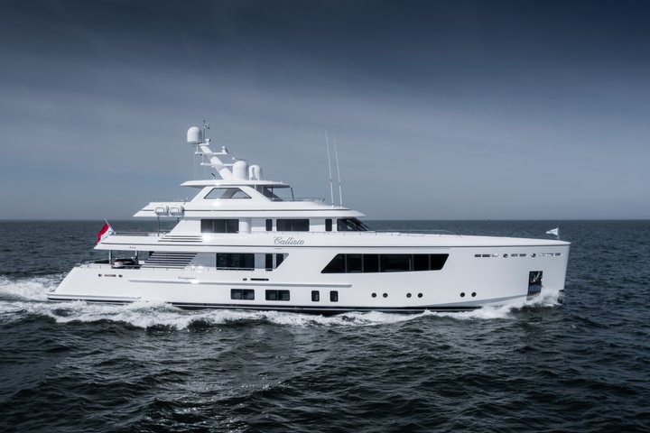 motor yacht feadship