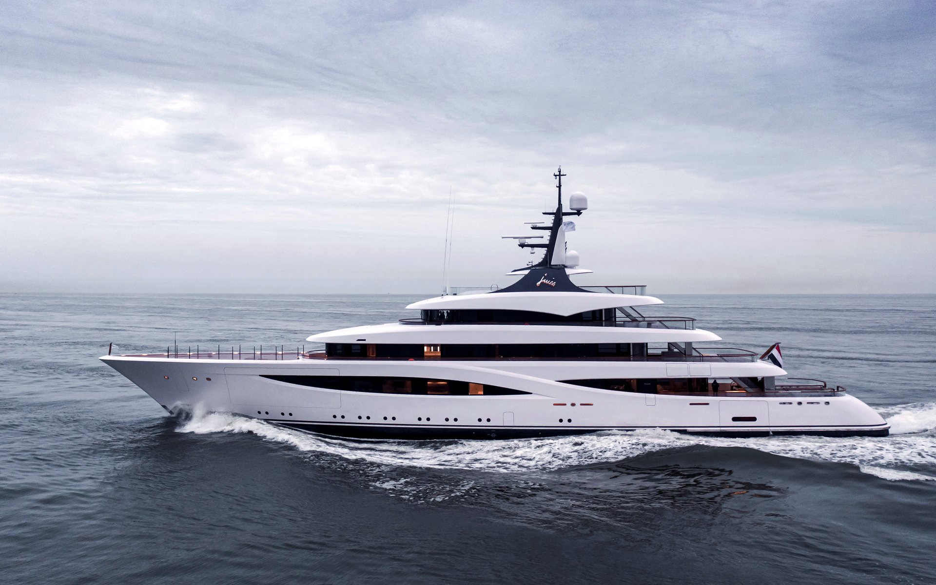 Juice copyright Feadship 0472 8x5 3