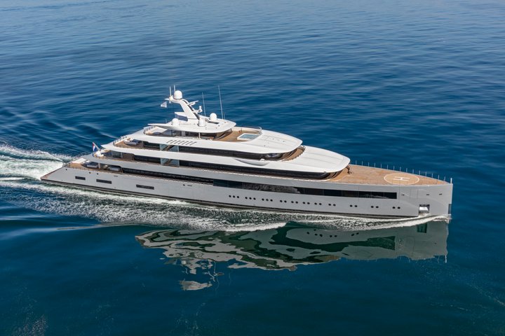 Feadship  Moonrise