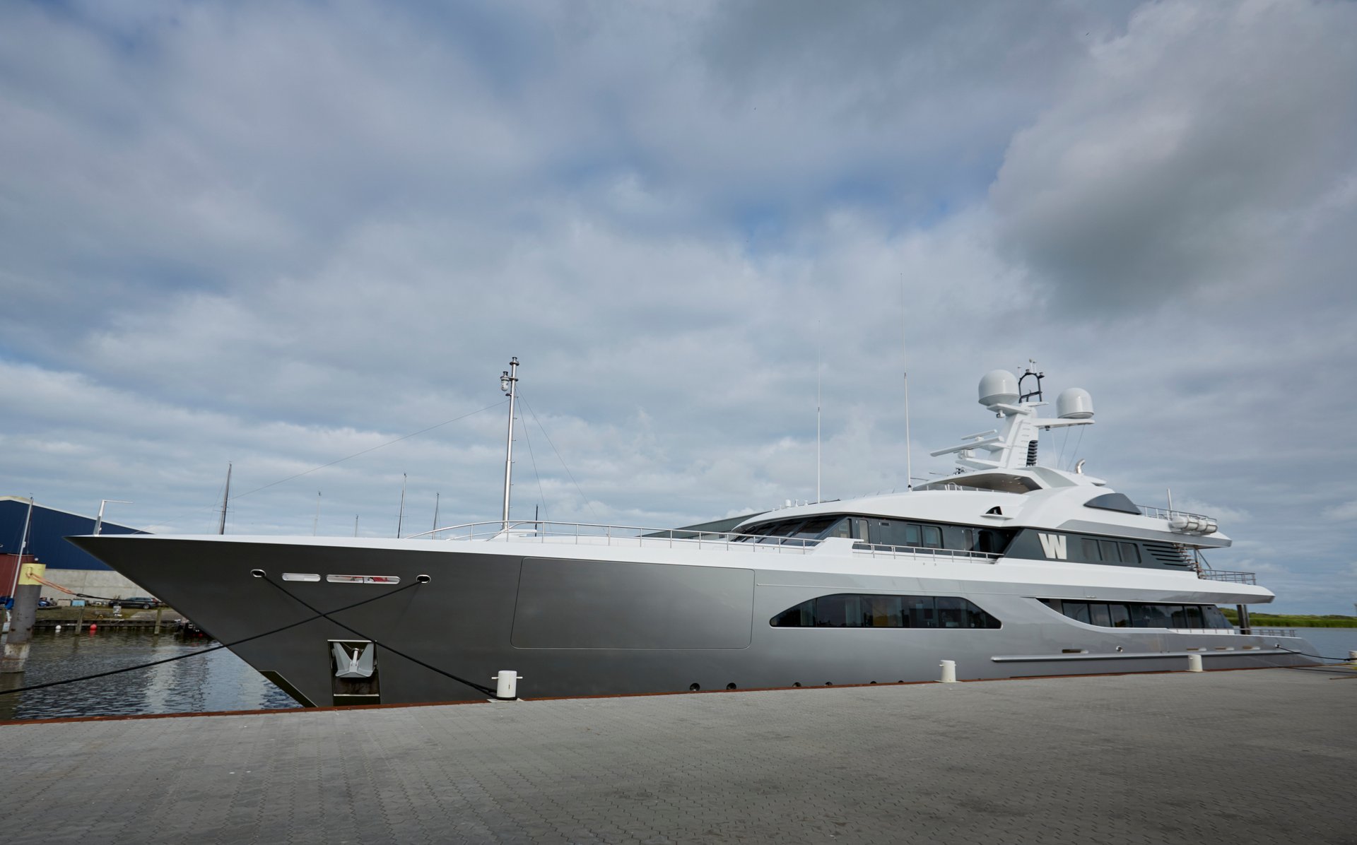 W copyright Feadship 05