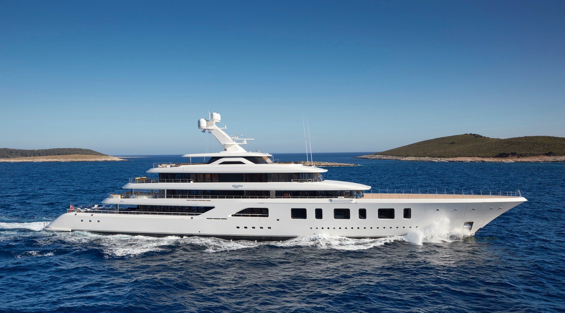 Aquarius Running Shot Copyright Feadship