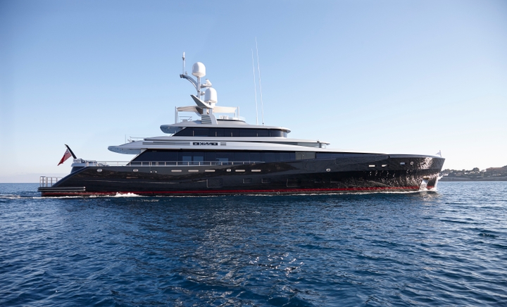 kiss yacht feadship owner